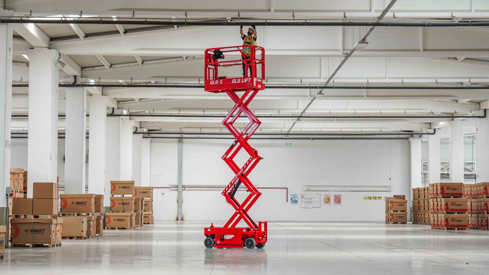 Scissor Lift Operator Training: Certification and Skills